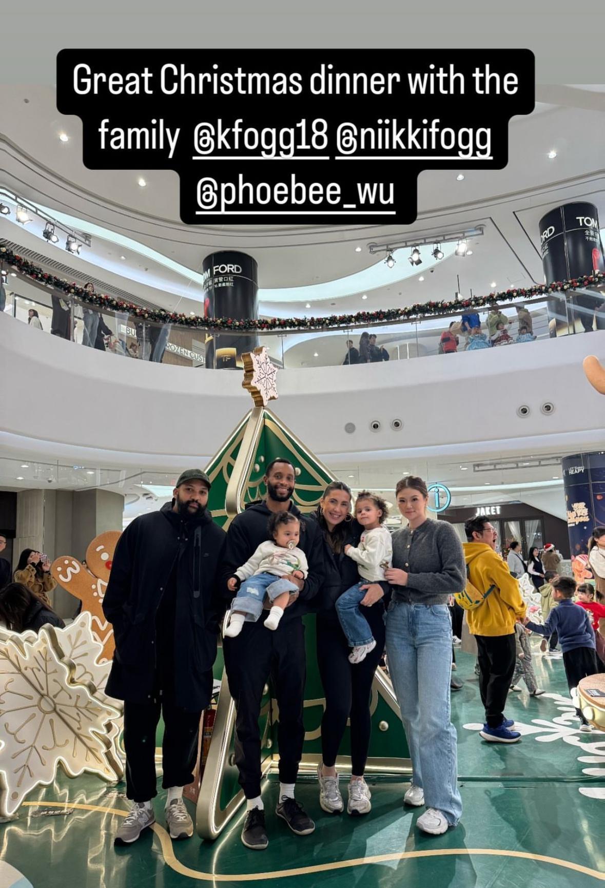 训练师华莱士和弗格一家欢度圣诞节🎄 