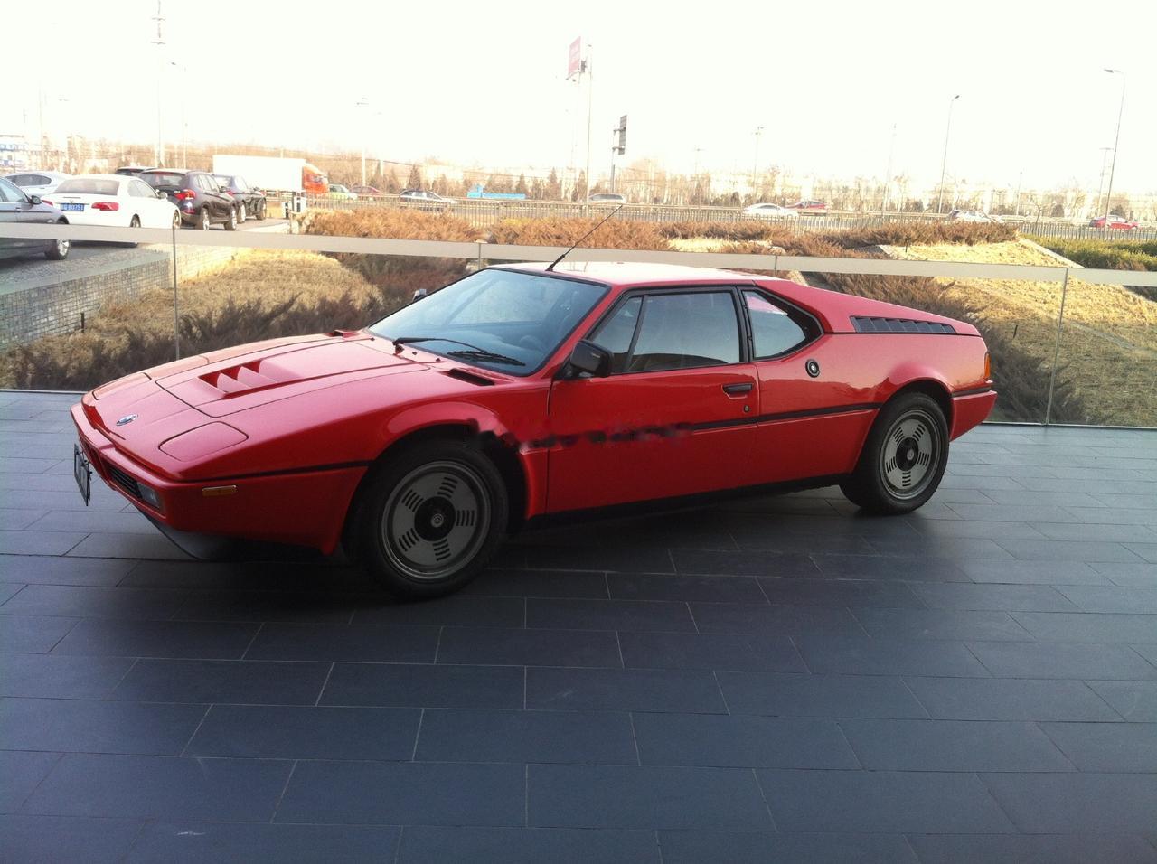 宝马的宣传片大家看了吗？？？一部笔记本电脑，一个汽车模型，再加上拉烟的，吹风的，