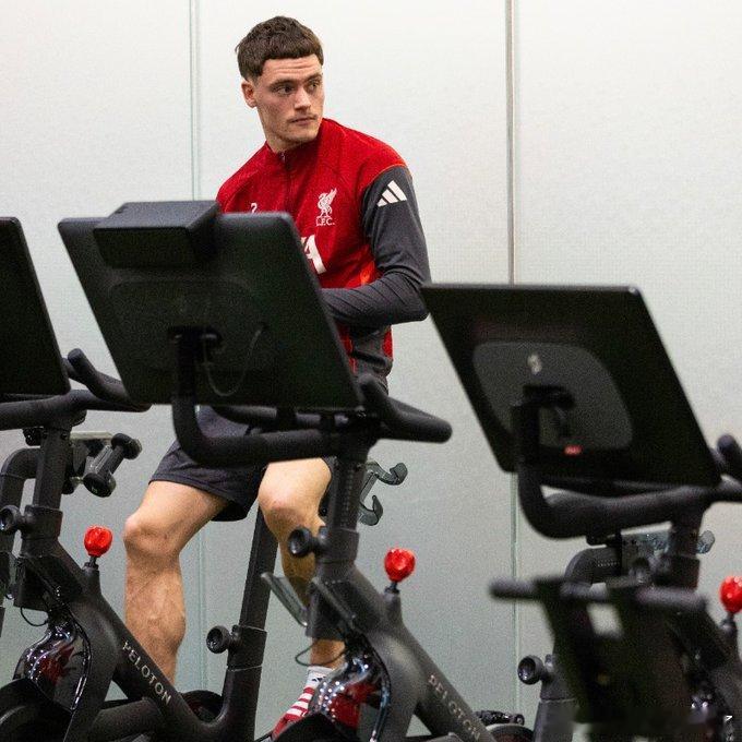 利物浦球员踢完桑德兰之后，开始恢复训练，到没想到还是硬广OnePeloton（通