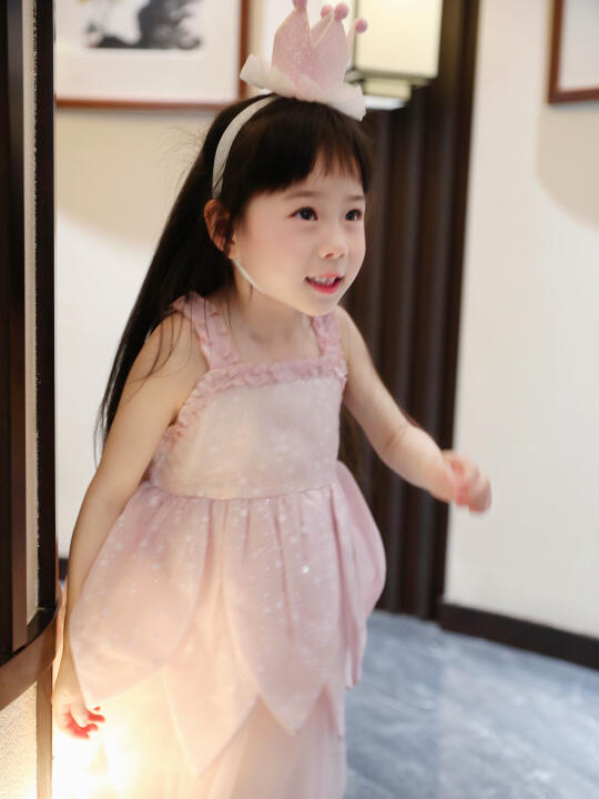 我女儿也穿上网红花瓣裙子啦！