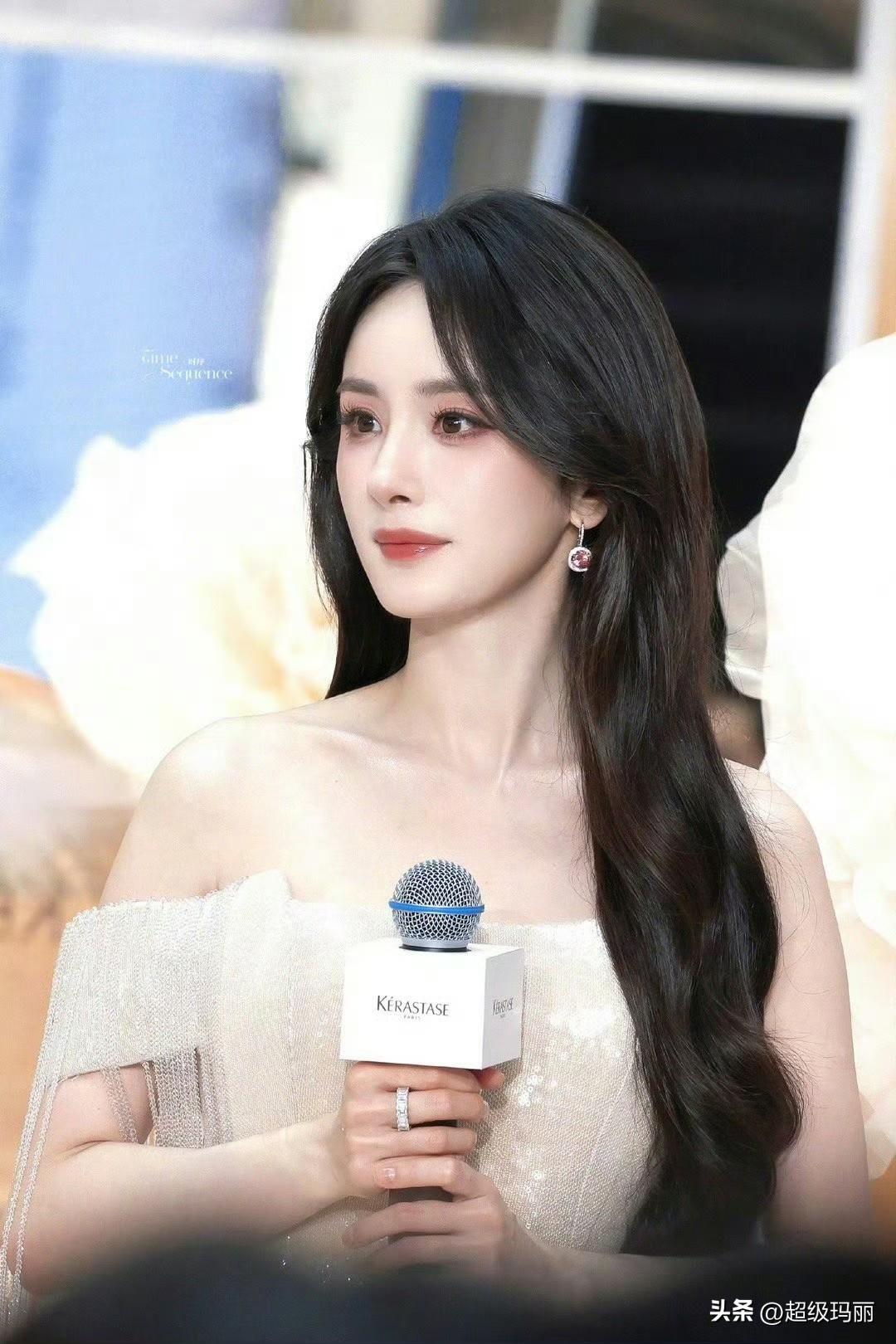 最近是有什么喜事吗？今天这状态也太好了吧[爱慕]