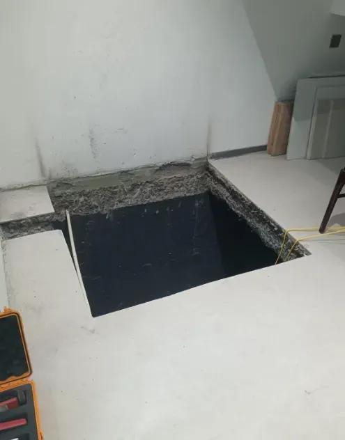 必须严惩！7月4日，长沙一男子住在1楼，正好和自家地下室挨着，于是“灵机一动”，