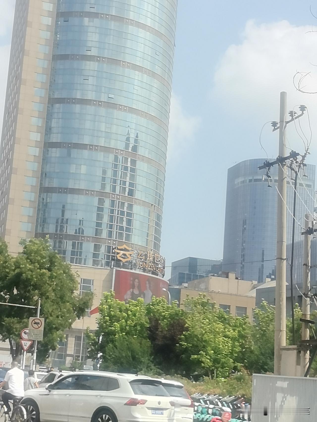 儿子瞒着全家送外卖，亲妈追到站点投喂：再干下去，存款清零了！

【导语】 十九岁