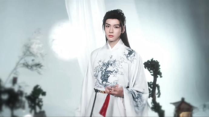 龚俊衣服上是水墨的穷奇龚俊衣服上是穷奇 龚俊衣服上是穷奇，太细节了，好带感[色]