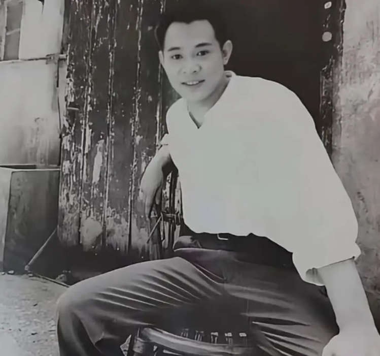 李连杰一句话说透成龙为什么成功 李连杰一句话点透成龙的成功逻辑，瞬间把我点醒。哪