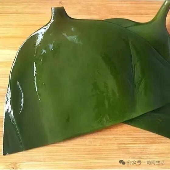 海带是植物还是动物

海带既不是传统意义上的植物，也不是动物。
 
按照现代生物