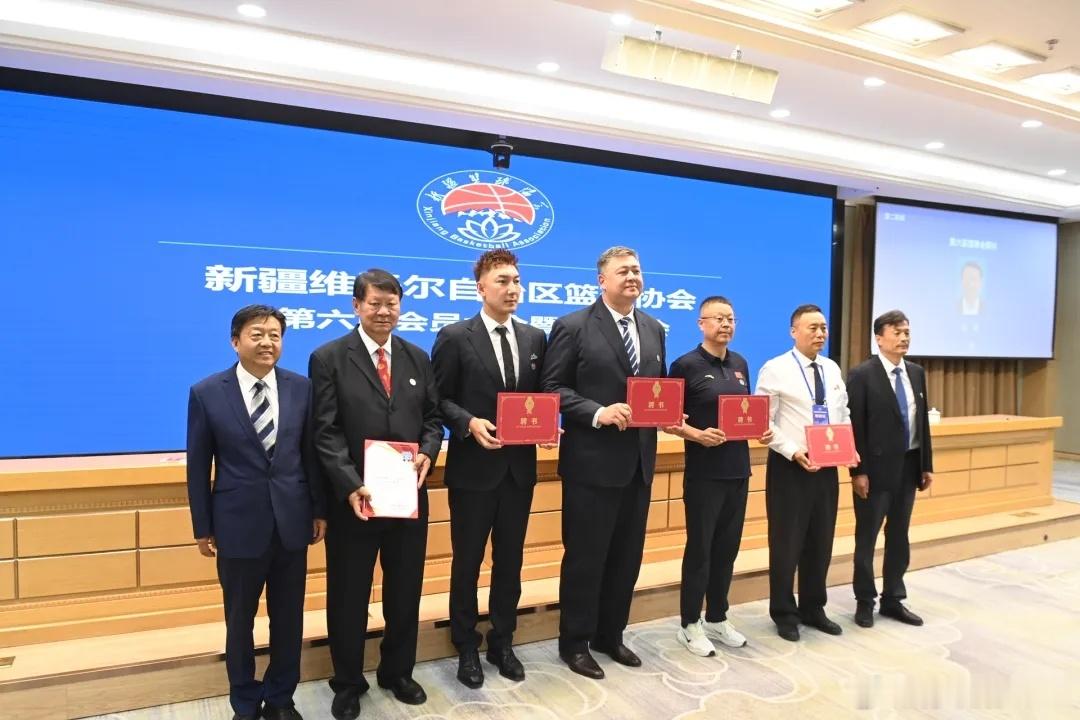 今天，新疆篮协换届，新疆女篮总经理、前CBA球星买吾兰-吐尔逊当选第六届新疆篮协