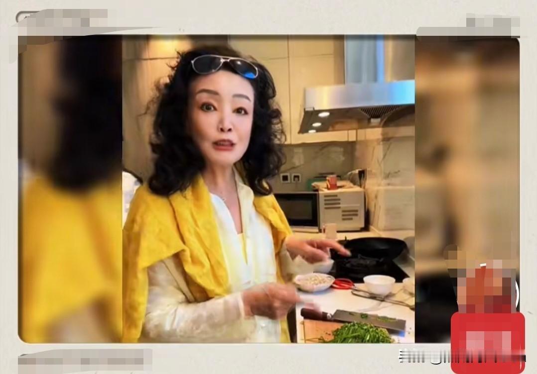 一家人，终于同框了！

小汪宝，回北京后，第一次去奶奶家！

视频里，兰姐，高兴
