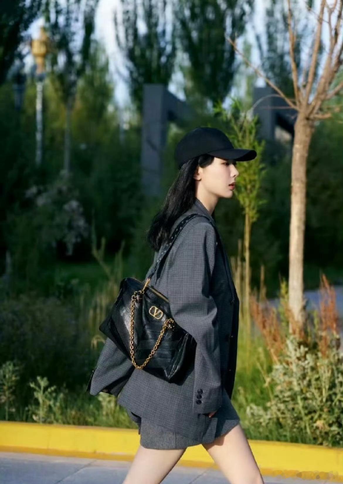 杨紫孟子义今日营业照，谁美好像一眼能看出来 ​​​