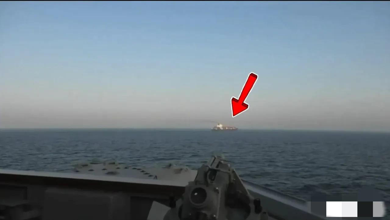 突发：伊朗方面称，其刚刚对多艘美国军舰发动了协同无人机袭击。

导火索是美军袭击