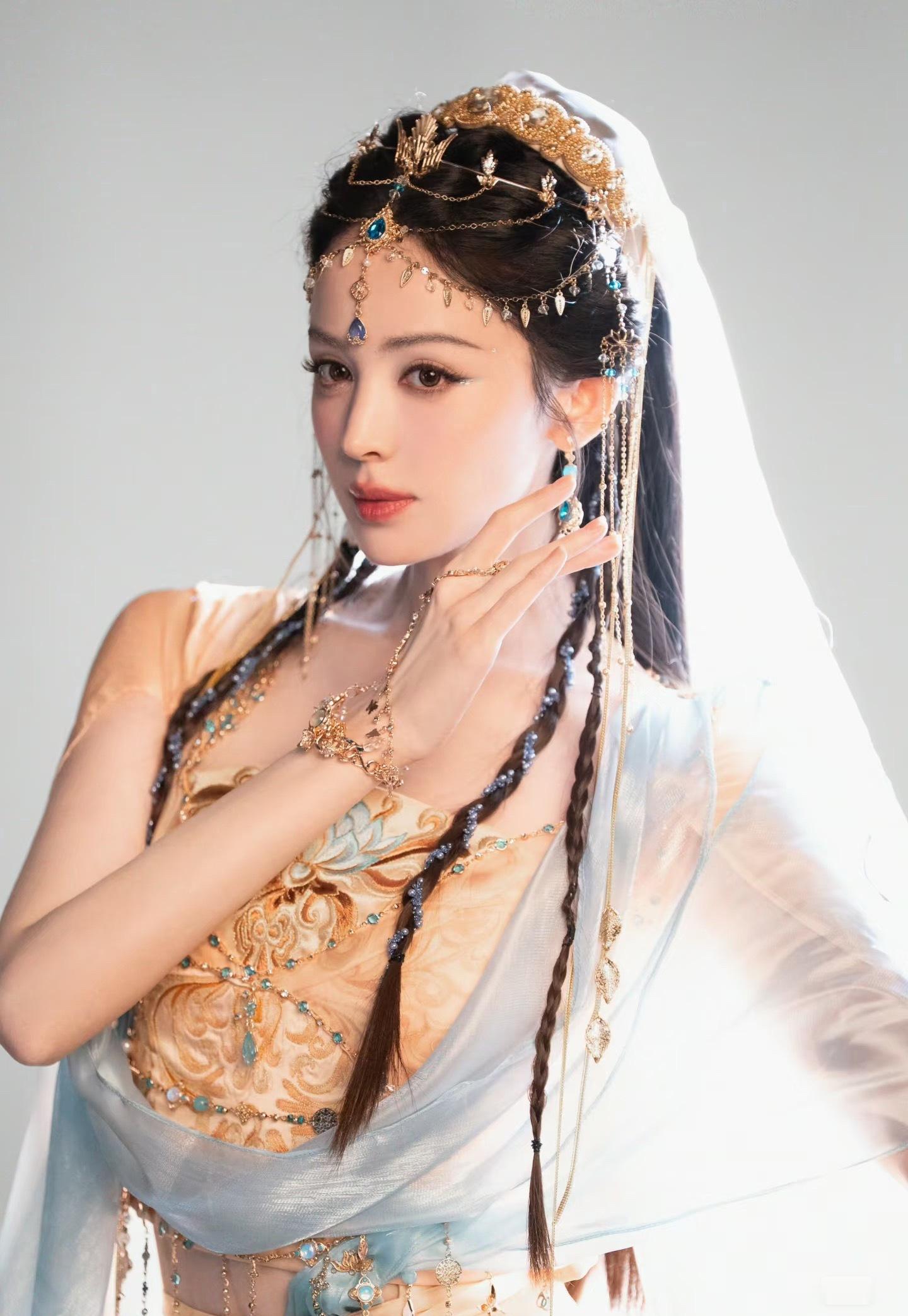 娜扎真的是比游戏建模还美的女人… 