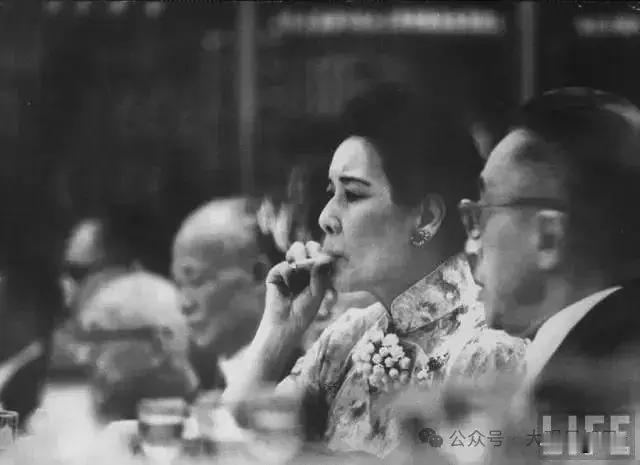 1961年2月，台湾新春团拜会规格极高，蒋介石夫妇、高层官员、学界领袖均出席。宋
