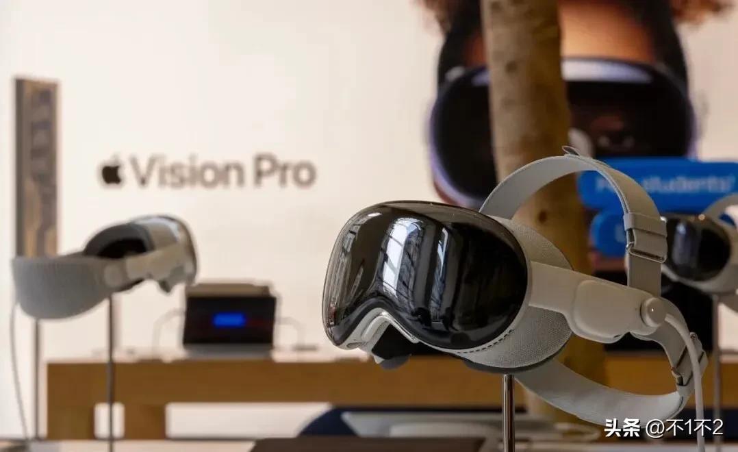 苹果 Vision Pro 与智能眼镜负责人 Paul Meade 离职，加入 