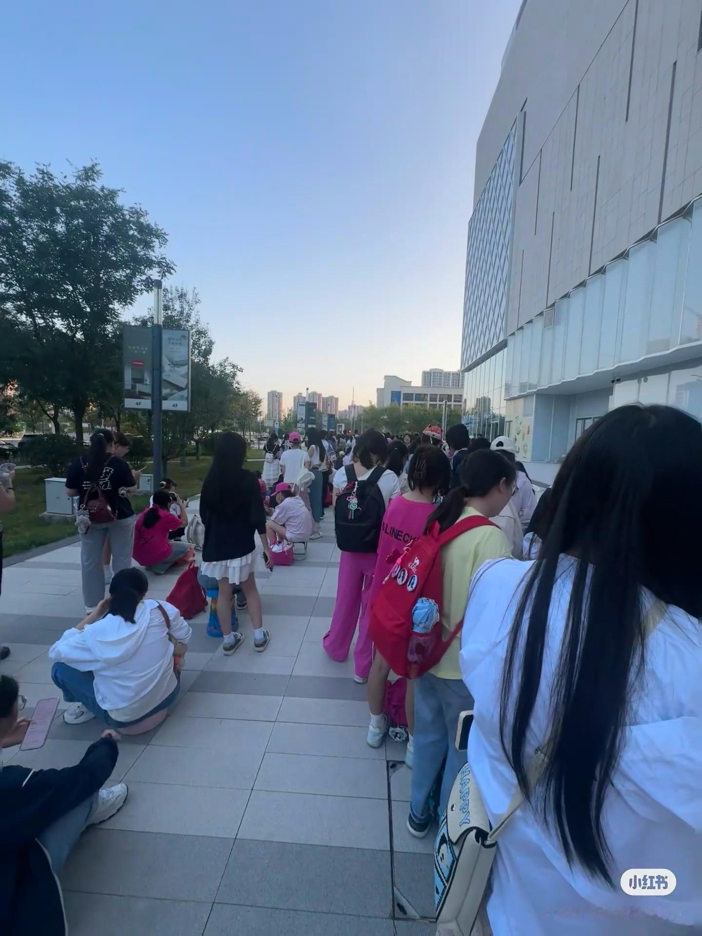 听说早上四五点就很多人了 