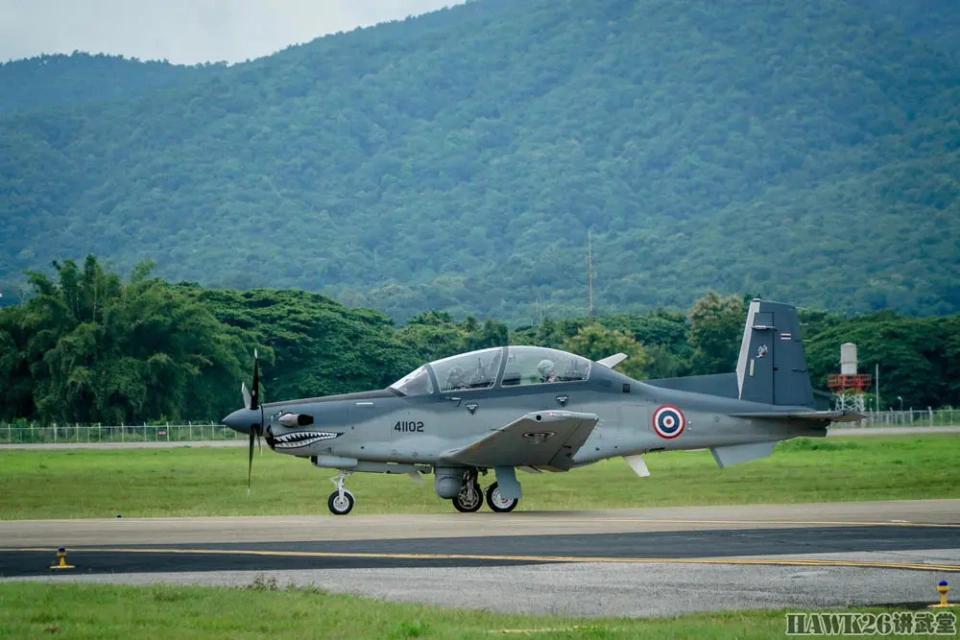 泰国皇家空军的一架AT-6T轻型攻击机在泰国北部坠毁，两名飞行员据信全部遇难。坠