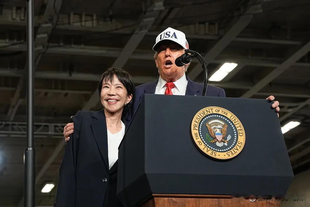 刚和特朗普高调秀了波深情厚谊，高市早苗就被打脸了。


本周，驻日美军高级准尉拉