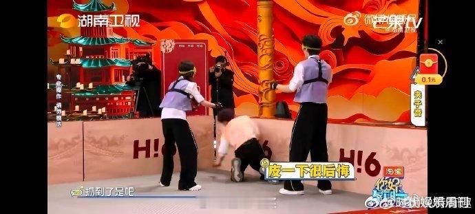 丁程鑫被电到飞起你好星期六 丁程鑫被电到飞起名场面，这一下直接给孩子电懵了哈哈哈