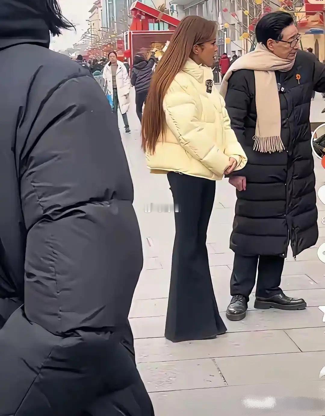 贵有贵的道理‎，这两件﻿羽绒﻿⁠服一眼就‎能看出不一般，光看着就感觉很值﻿。 