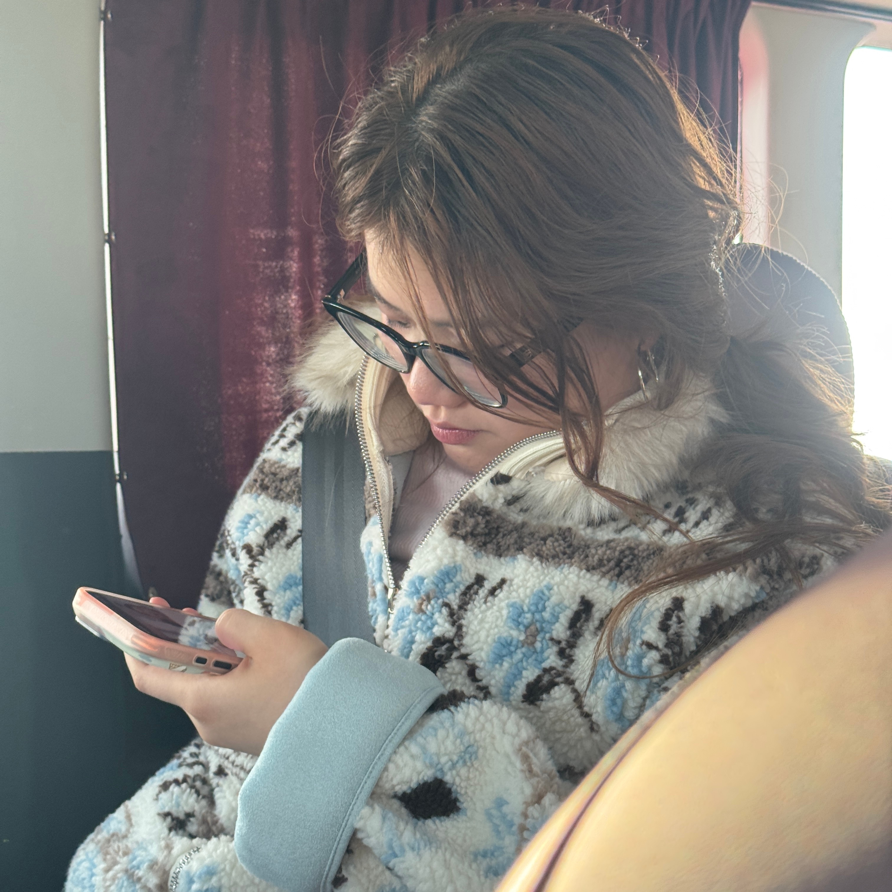 我一直都是喜欢记录别人的人，一般出去玩手机里都会留一些朋友不知道有镜头在的照片，