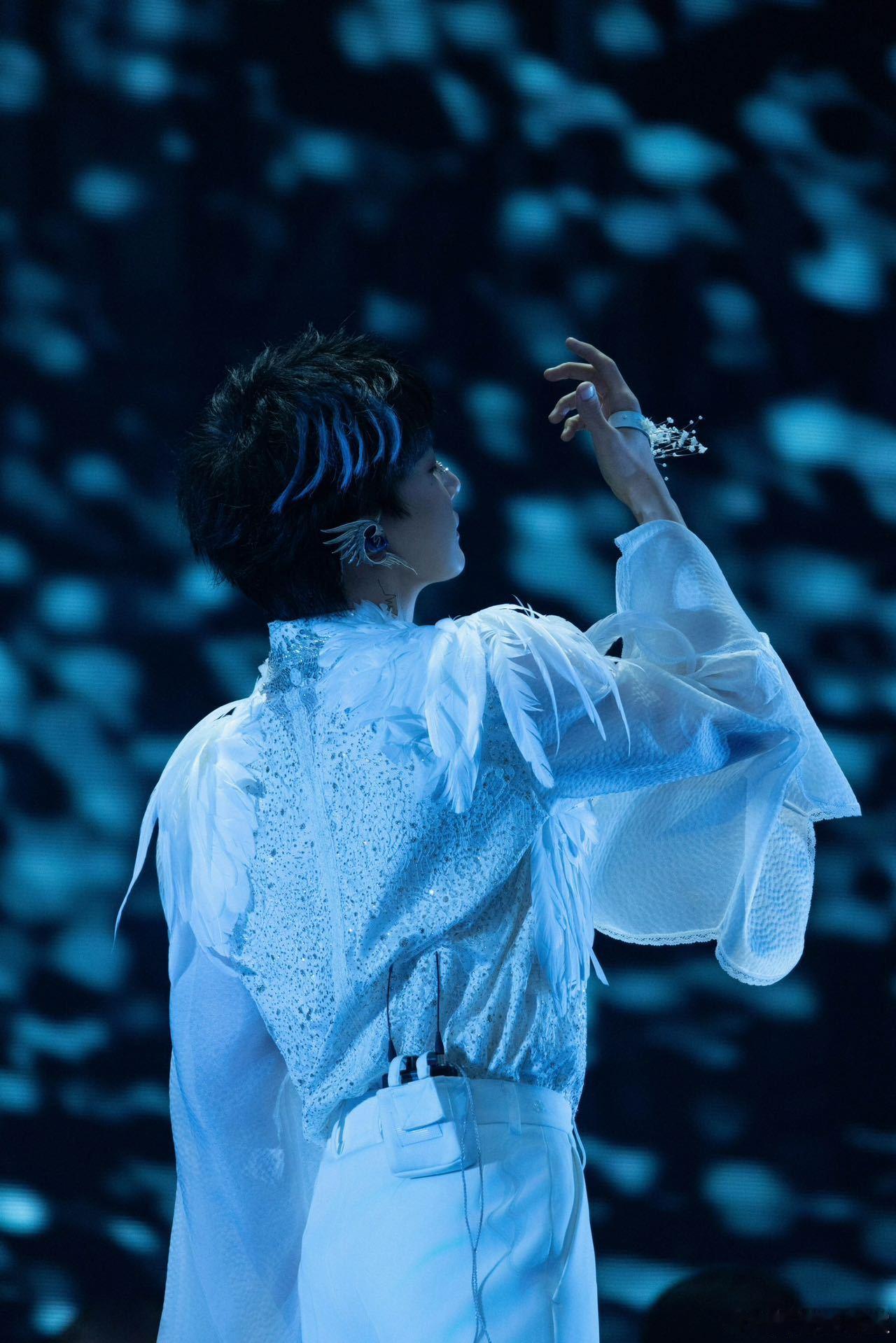 #周深在蹦一种很city的苗迪#原来演唱会竟然还能这么玩！在周深的演唱会上大家一