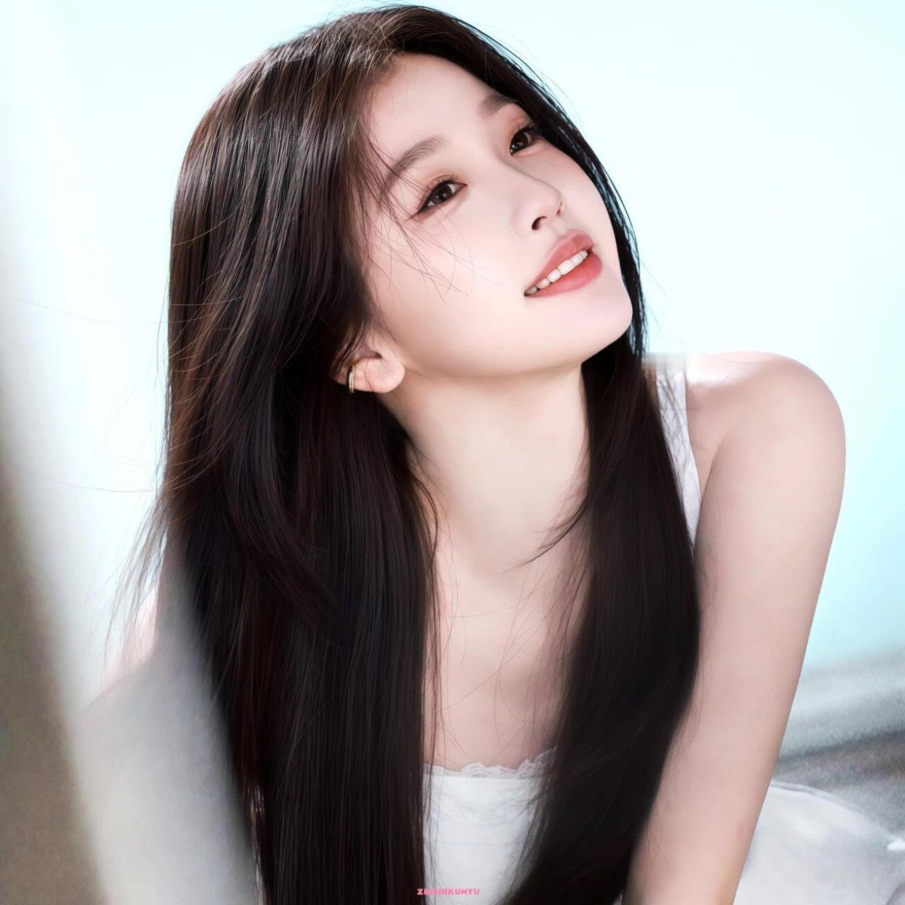 我觉得虞书欣的这些张做头像，真的美翻了[抱一抱] ​​​