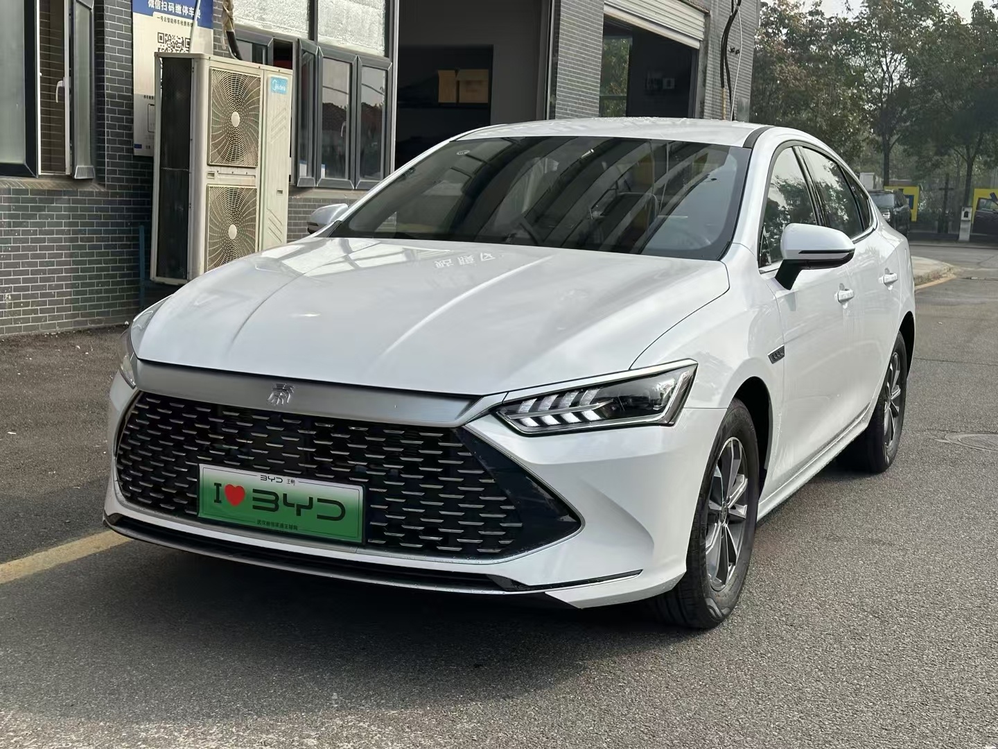 上牌几天比亚迪秦plus DM-i 55KM 领先版 仅行驶几十公里 带整年交强