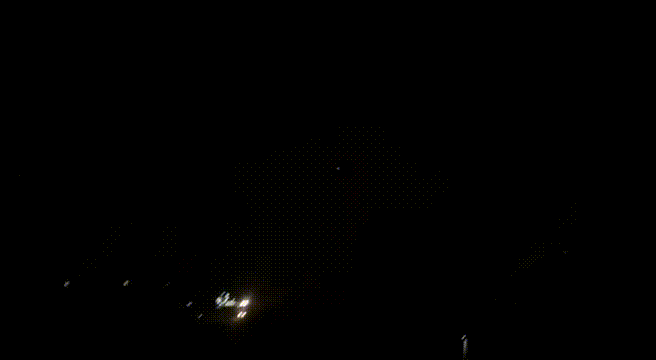 12月4日深夜，在叙利亚海军基地，塔尔图斯港的俄罗斯海军护卫舰，据称发射了多枚“