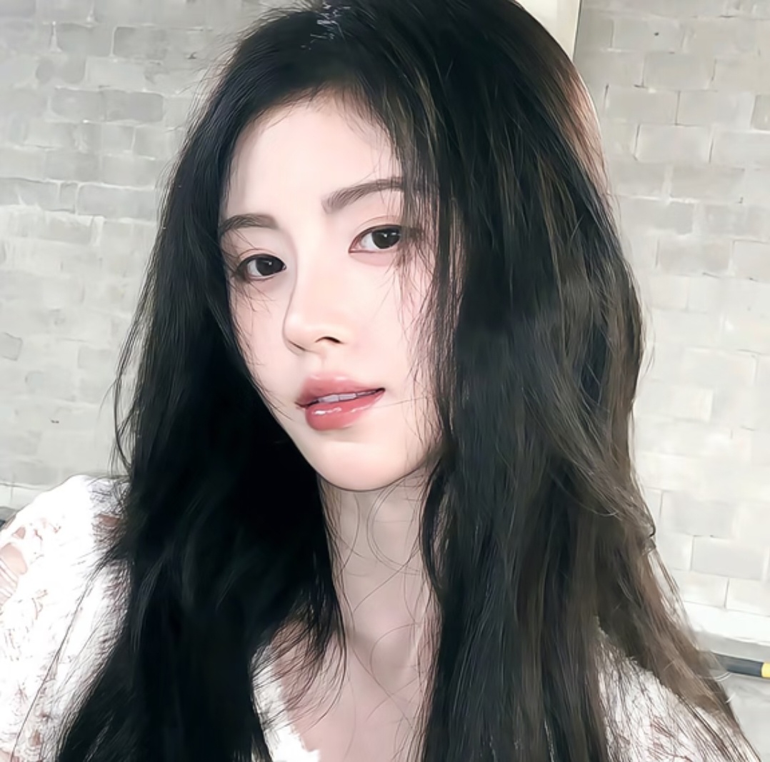 月鳞绮纪 𝙒𝙚𝘾𝙝𝙖𝙩｜鞠婧祎｜ 白色系头像 