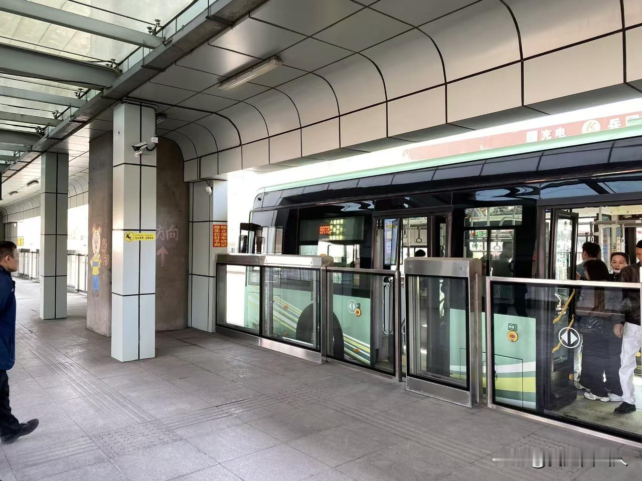 （图由群友提供） BRT8通车首日“打补丁”：主线临时加停四道岔，安全隐患谁来管