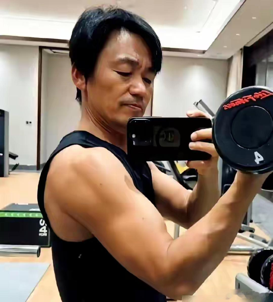 王宝强押上2.5亿，把王晶团队请出了局。他撕了陈思诚的合同，跑银行抵押了所有房产