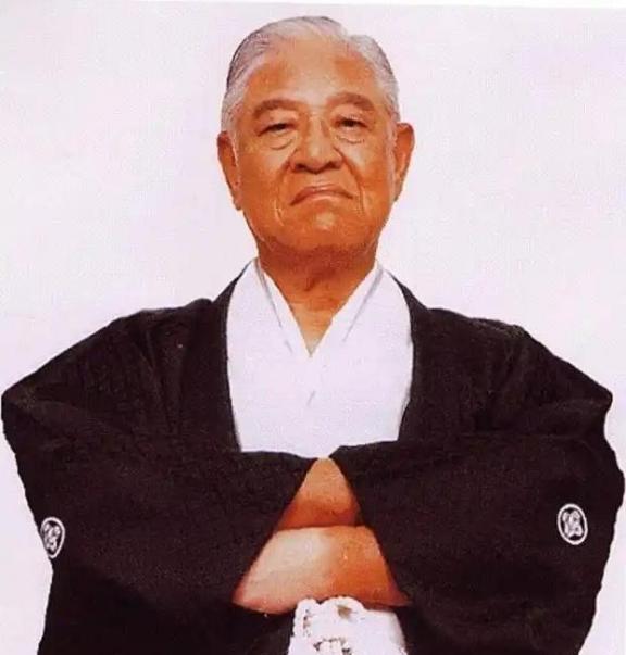 最大的台独分子，再也藏不住尾巴，终于露出来了肮脏的脑袋！原来，最大的台独分子不都