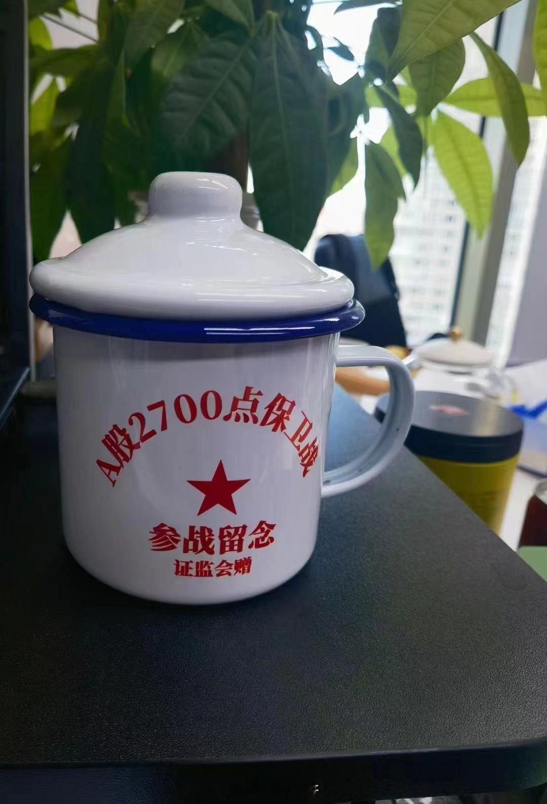 今天的封面图和微博网友的段子。 ​​​