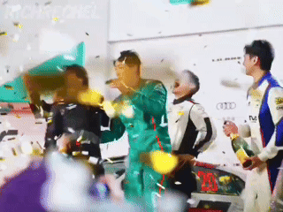 初中课本的子弹正中眉心谁能想到，初中课本里那句“人迹更少的一条路”，会在电影院里