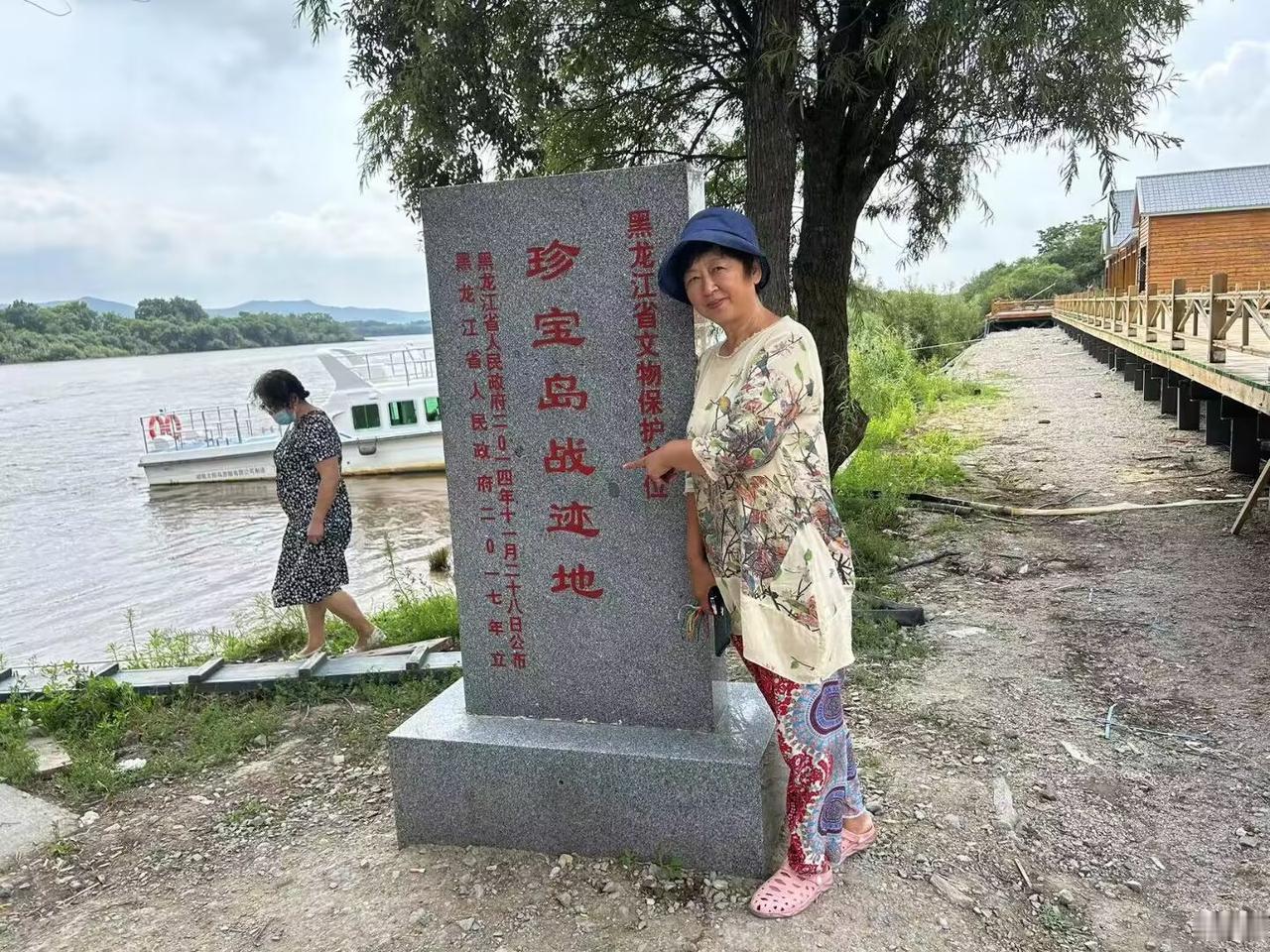 想去珍宝岛登岛游玩的注意啦！
坐轮渡上岛必须带边防证，无证不让登船！
 
虎林虎