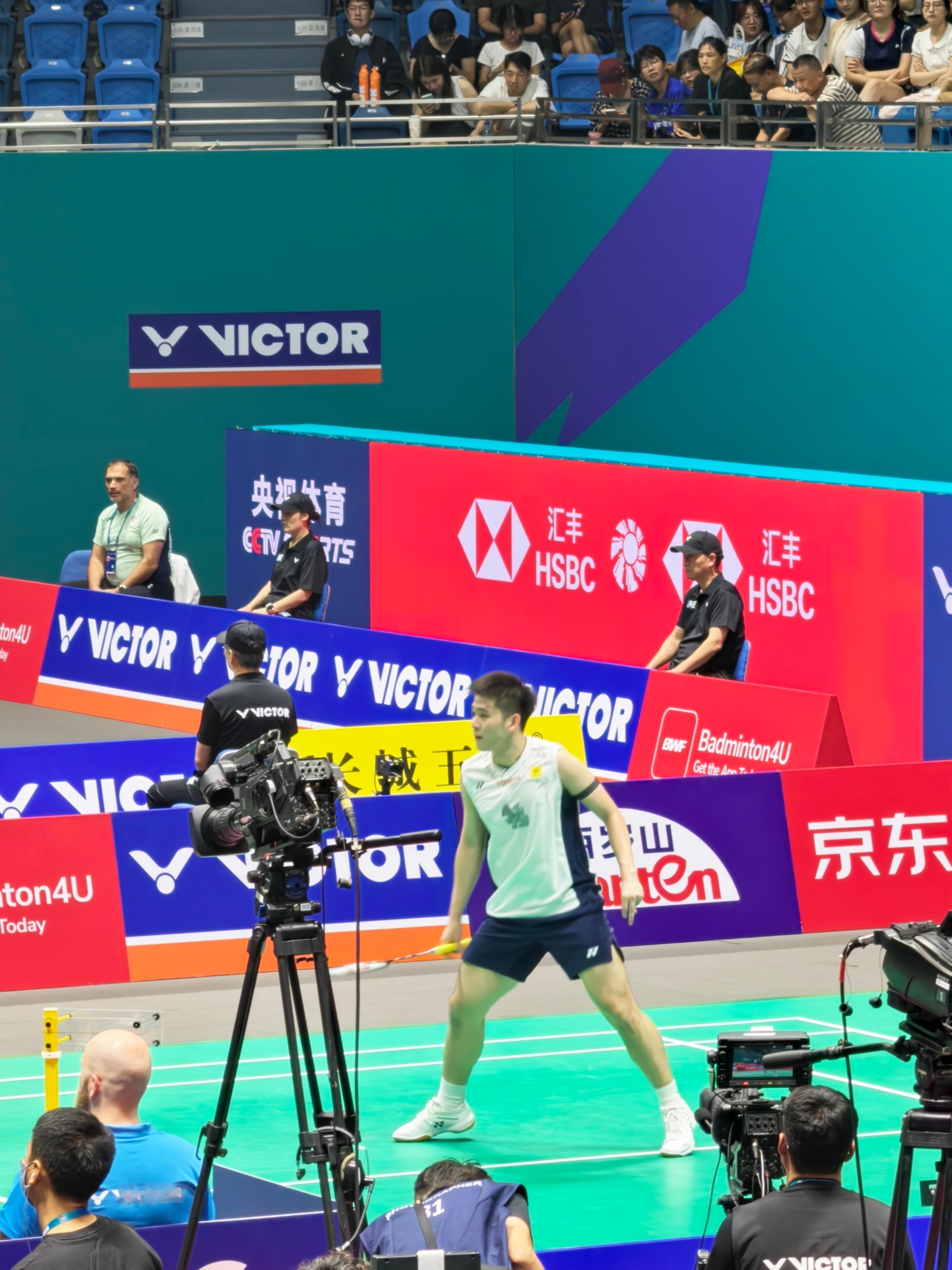 昆拉武特🇹🇭 23-21、21-7 🇲🇾梁峻豪 ​​​下轮对手：周天成 