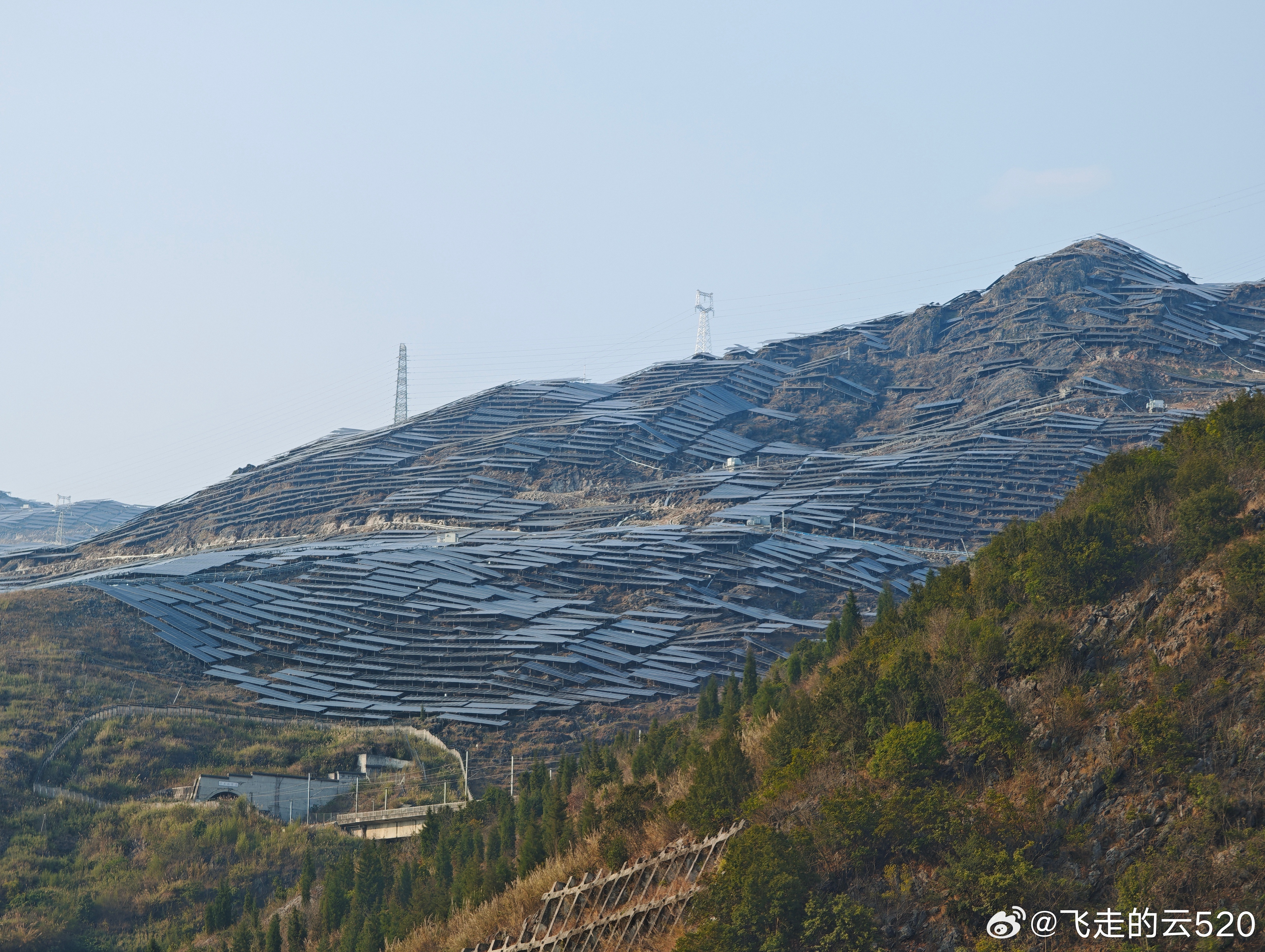 伊朗打击沙特炼油厂接连爆炸伊朗这么硬气啊，就看周边这几家要不要联合行动了感觉要演