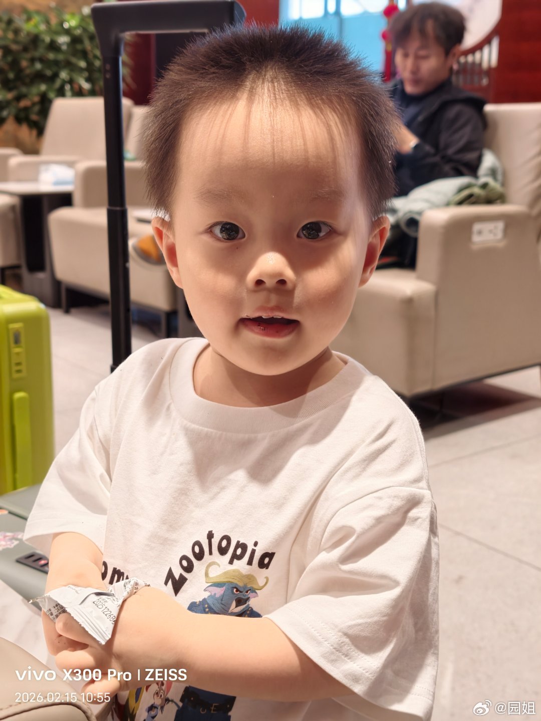 二宝目前还是很乖的，就是嗓门太大