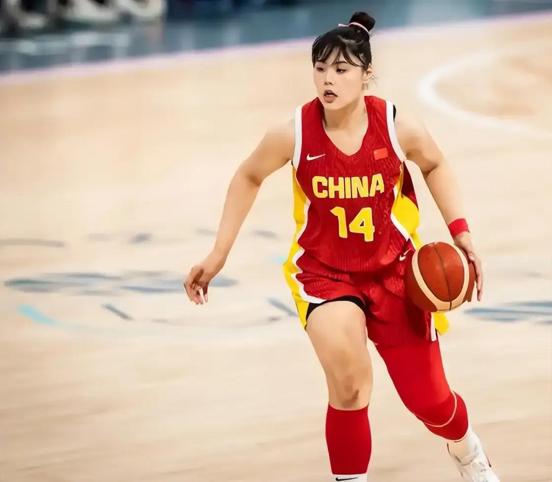 李月汝的护照在美国邮寄过程中意外遗失，虽经多方协调查找并考虑了多种补救方案，截至