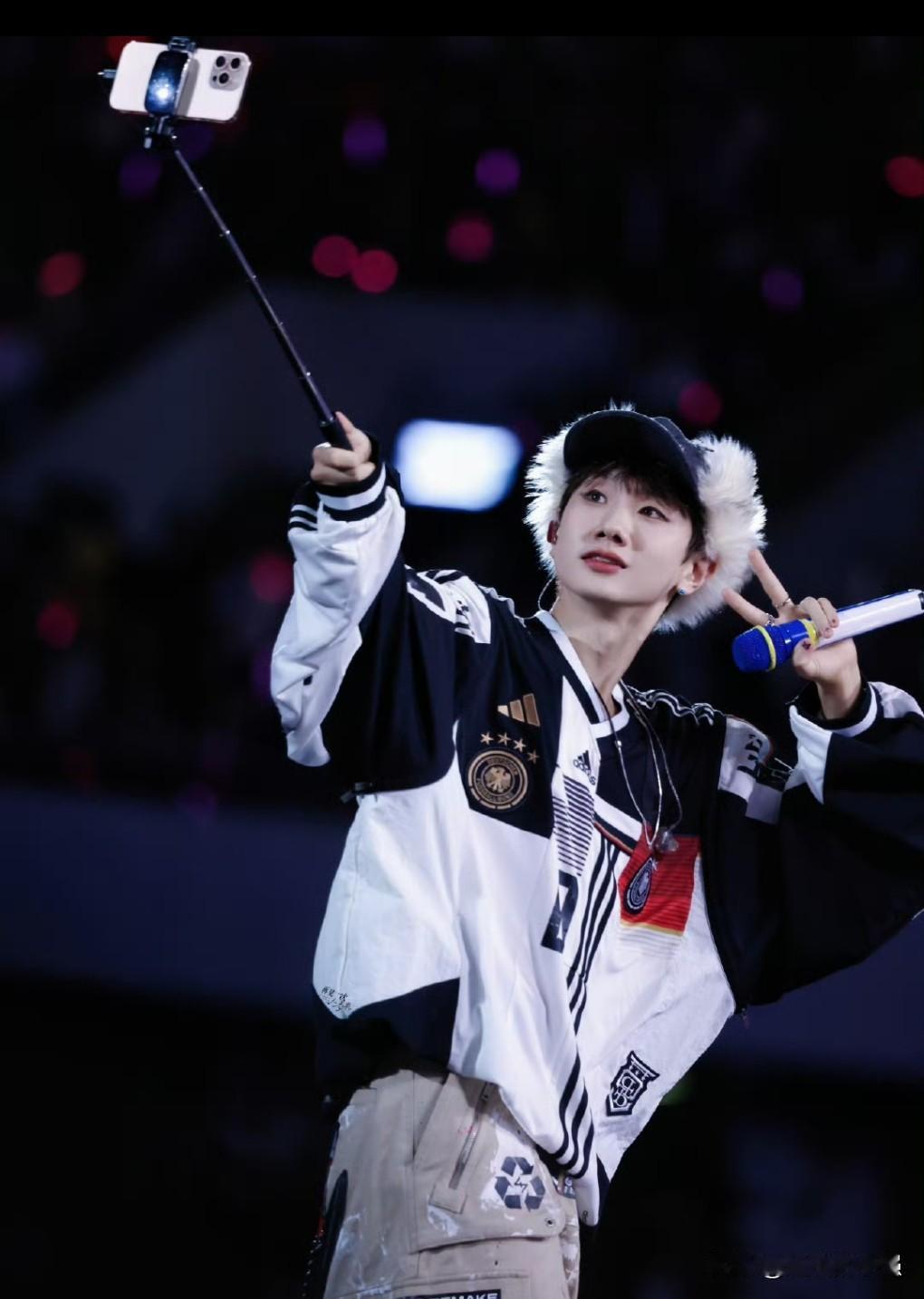 什么情况？
11月9日有个话题上热搜，汪苏泷将不再于任何场合接收信件。

以前他