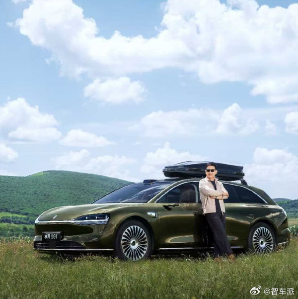 余承东换头像 余总微信换头像啦，竟然是和享界S9T的合照，人帅车也帅！[坏笑] 