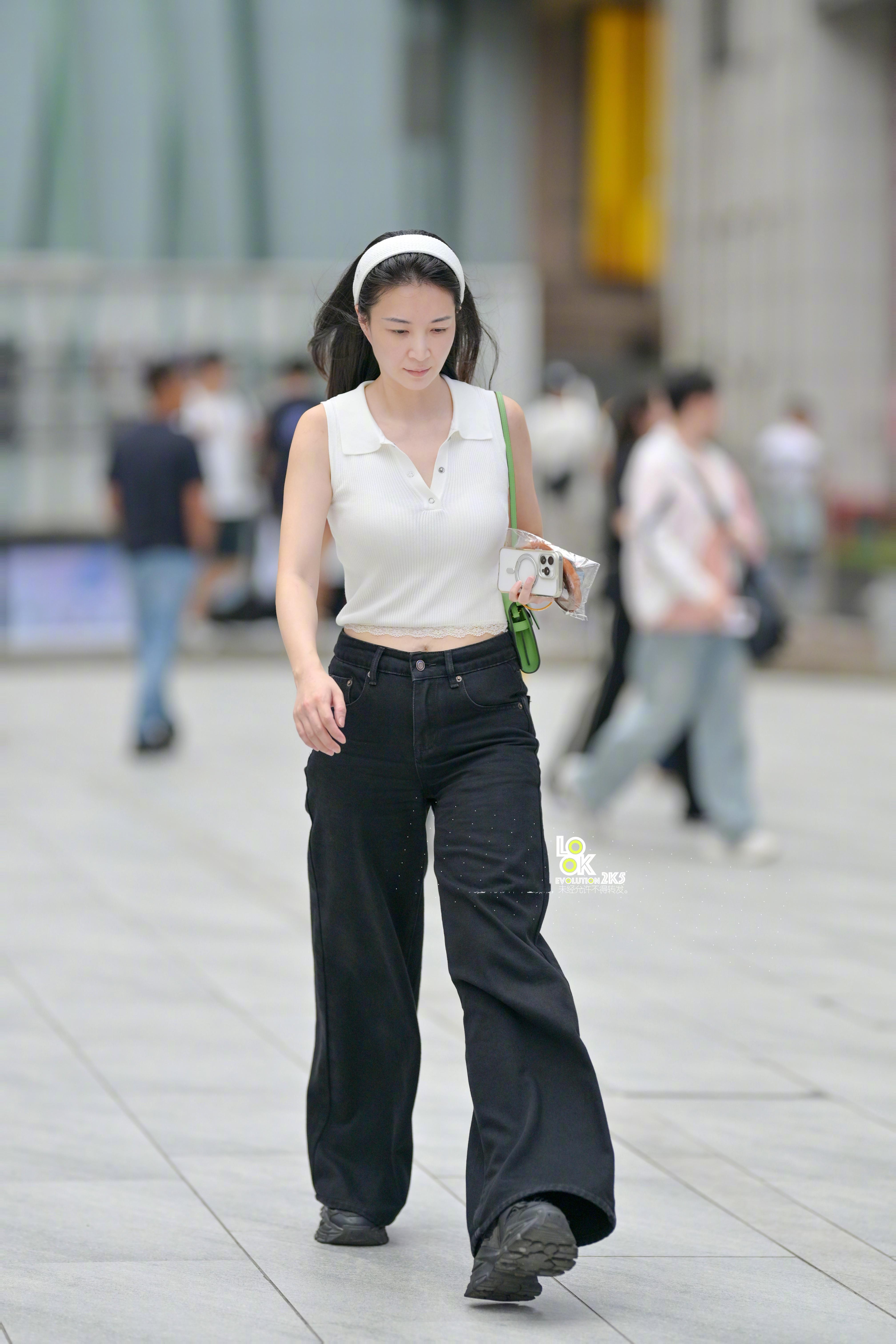 今年夏天经常拍到的小姐姐 ​​​