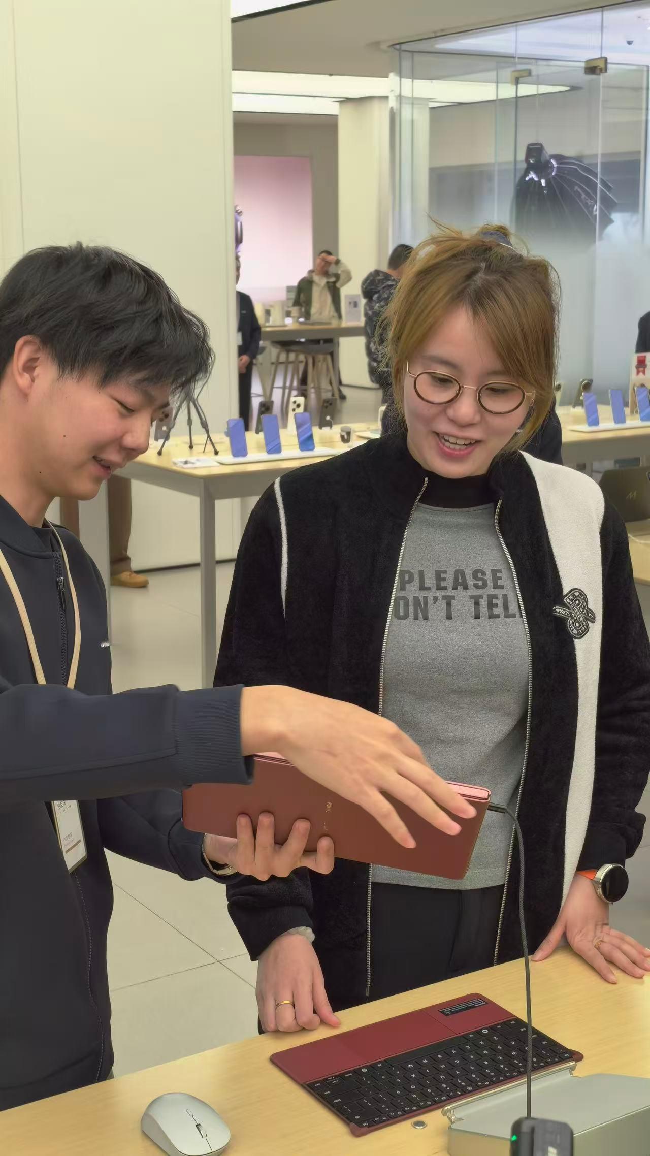 华为MateX7全色售罄 2025年科技茅台开售，预料之中秒空，今年产品力非常非