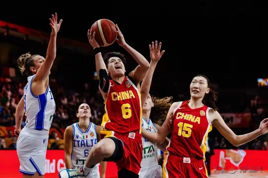 中国女排今晨以71-51大胜意大利，惊喜！
1.太惊喜了，本届世界杯前两轮比赛，