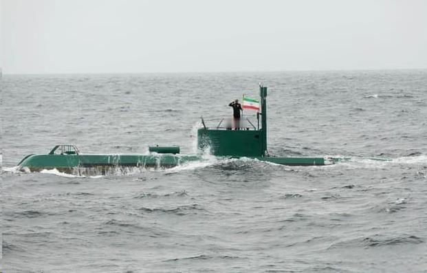 霍尔木兹海峡底下，藏着一群“深海刺客”。

伊朗国产轻型潜艇已潜伏到位，静默盯梢