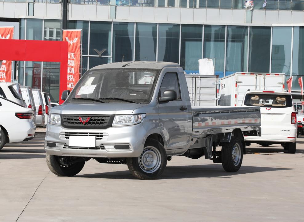 为啥五菱口碑一直很好？因为五菱汽车总能满足用户的需求。
 
就拿起步价不到5万的