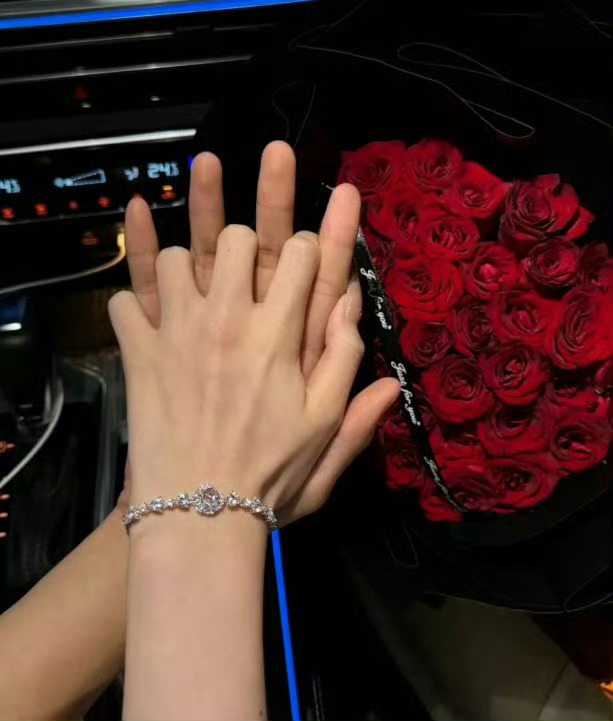 “官宣恋爱文案，大方公布恋情”01ᯓ ʟᴏᴠᴇ ᴅᴀʏ🤎“是晚风 是心动 是无