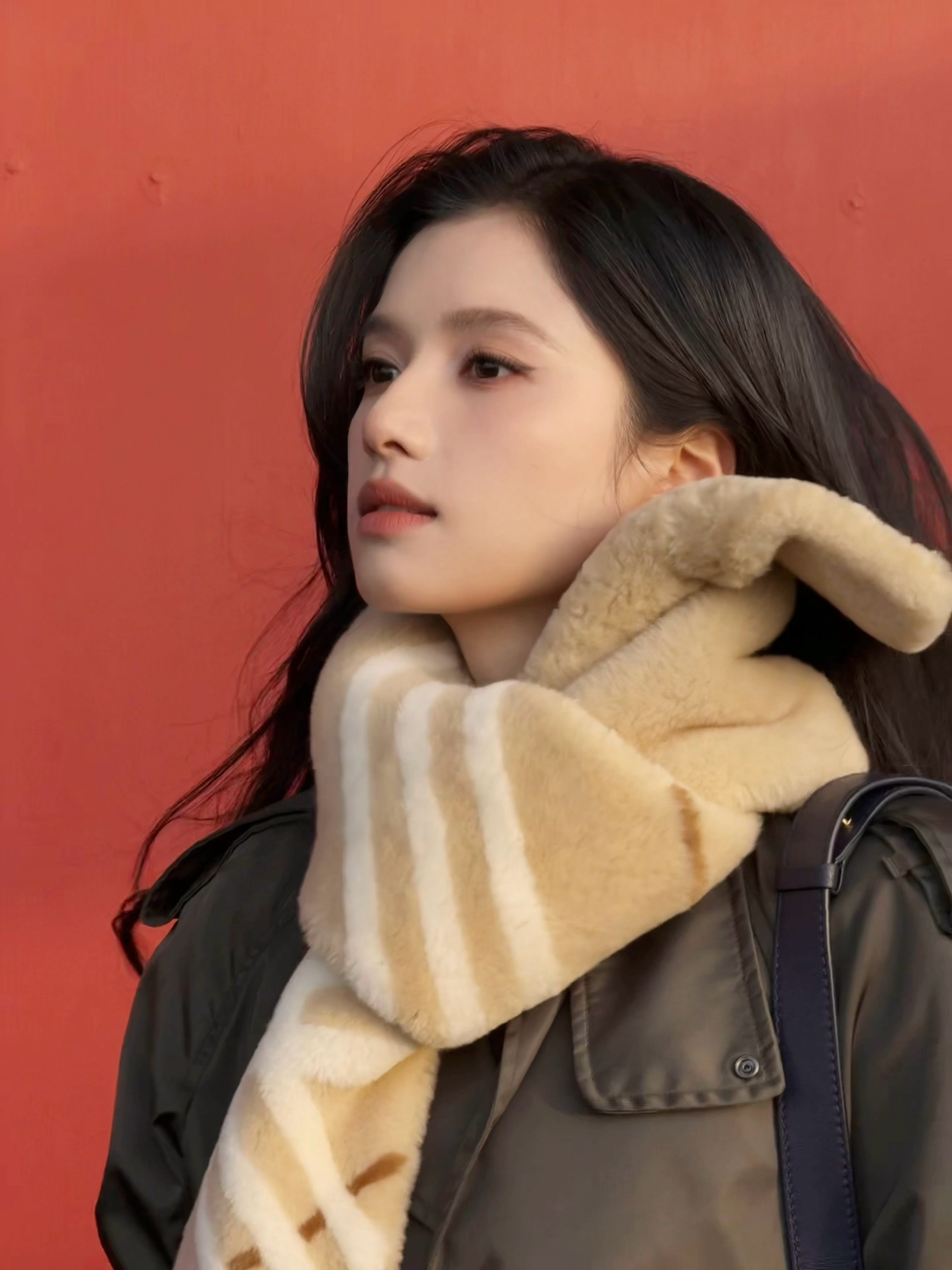 张婧仪 狐狸眼线没招了张婧仪怎么这么美啊啊啊啊啊！！上挑的眼线多了几分魅惑，像一