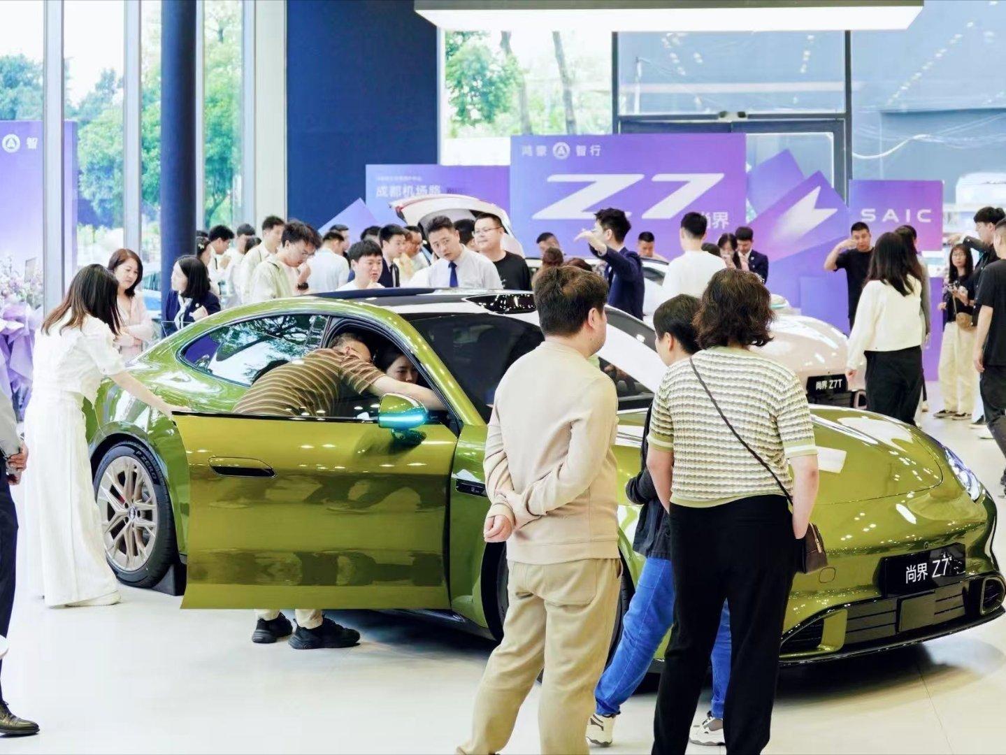 五一尚界门店客流爆棚尚界销售称购车用户女性过半 谁能想到五一尚界门店这么火，人气