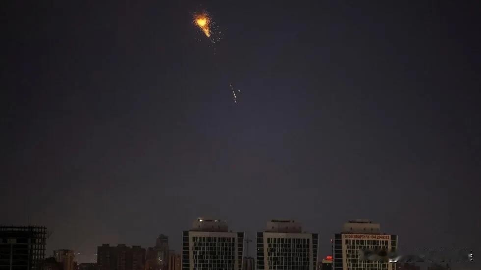 俄罗斯当天凌晨向乌克兰发射了57枚导弹和无人机，包括攻击首都基辅和靠近波兰边境的