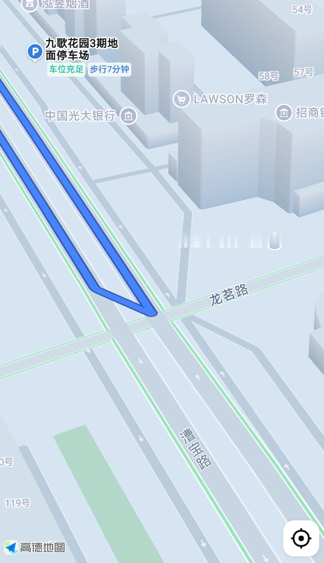 漕宝路龙茗路交叉口，有闯红灯拍照吗？今天好像在这里闯了红灯。我记得当时红绿灯路口